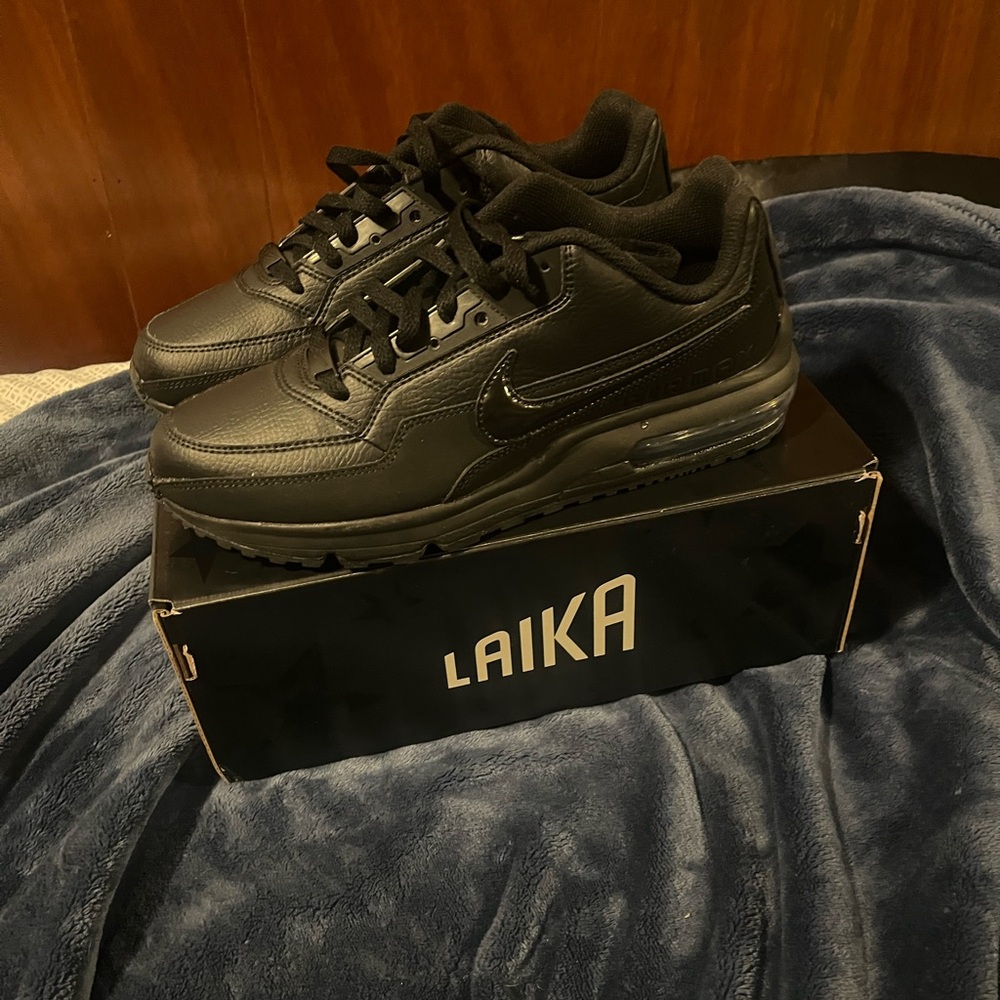 Nike Black Sneakers
